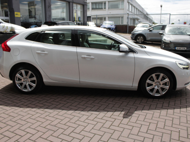 Image for 2020 Volvo V40 2020 VOLVO V40