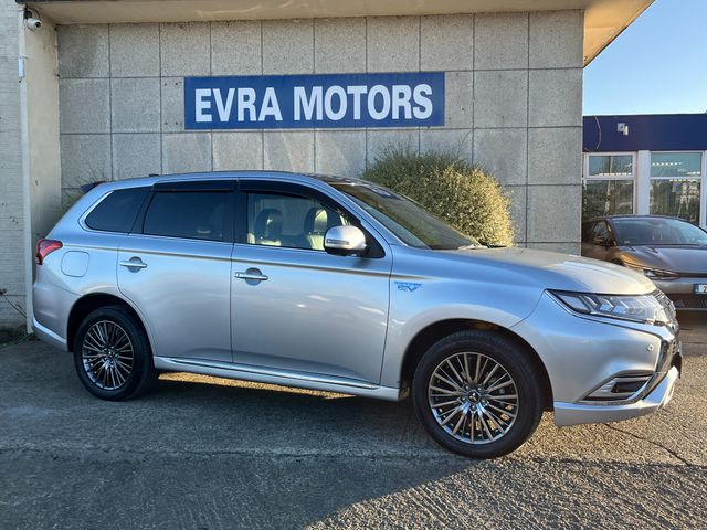 Image for 2021 Mitsubishi Outlander S EDITION AUTOMATIC HYBRID PHEV 2.4 PETROL //MASSIVE SPEC//SUNROOF//FULL LEATHER HEATED ELECTRIC SEATS//ADAPTIVE CRUISE CONTROL//