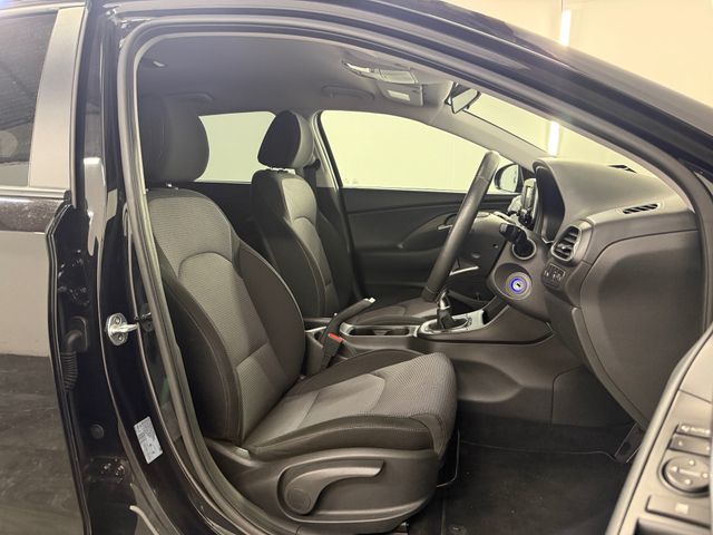 Image for 2017 Hyundai i30 **DELUXE **LANE ASSIST **CRUISE CONTROL **REVERSING CAMERA **TOUCHSCREEN RADIO **MULTI FUNCTION STEERING WHEEL **16'' DIAMOND CUT WHEELS **AUTO LIGHTS **AUTO WIPERS **ELECTRIC FOLDING MIRRIORS **