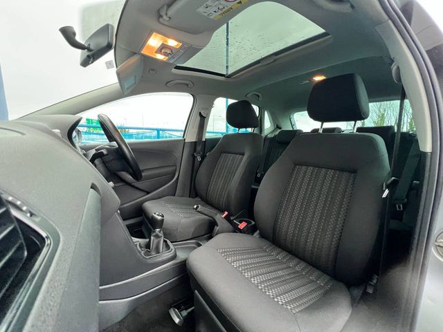 Image for 2017 Volkswagen Polo FUN 1.0 TSI // OPENING PAN ROOF // APPLE CARPLAY/ANDROID AUTO // AIR CONDITIONING