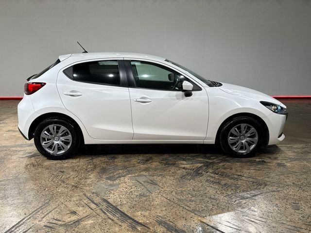 Image for 2023 Mazda Mazda2 1.5 AUTOMATIC - PUSH BUTTON START/STOP - REVERSE CAMERA - A/C HEATING CONTROLS