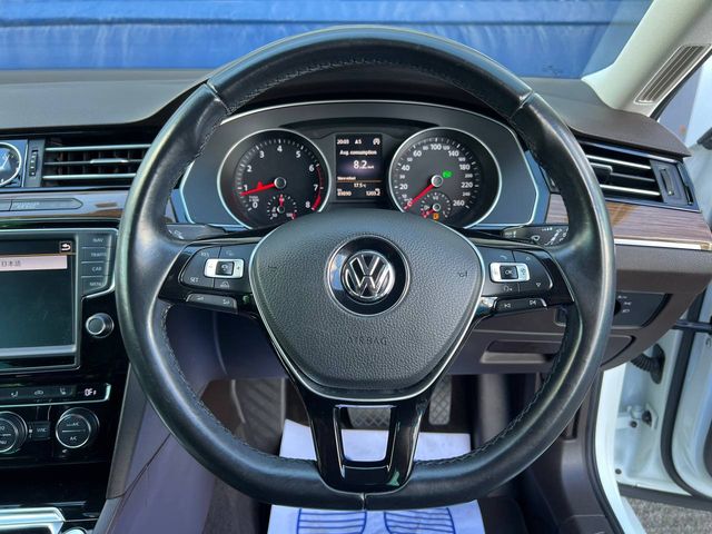 Image for 2016 Volkswagen Passat VARIANT HIGHLINE 1.4 TSI ** HUGE SPEC ** // DRIVER MASSAGE SEAT // REVERSE CAMERA // LANE ASSIST