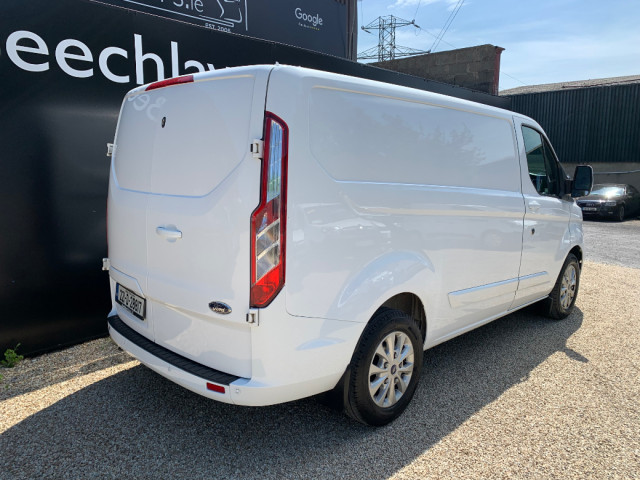 Image for 2022 Ford Transit Custom 2.0 TDCI 130 PS LIMITED SWB // PRICE EXCL. VAT // ONE OWNER // FULL SERVICE HISTORY // SAT NAV, HEATED SEATS AND ALLOYS WHEELS // 05/27 CVRT // 
