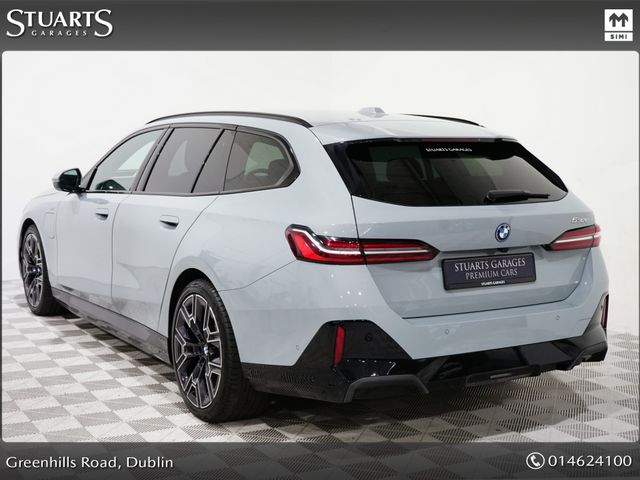 Image for 2025 BMW 5 Series COMFORT PACK, TECH PACK AND 20” ALLOYS* BROOKLYN GREY METALLIC WITH BLACK VEGANZA INTERIOR