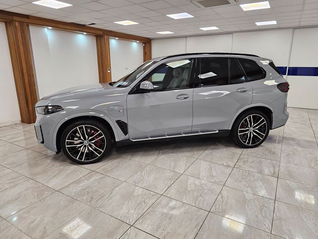 Image for 2026 BMW X5 50e M Sport Pro // PAN SUNROOF