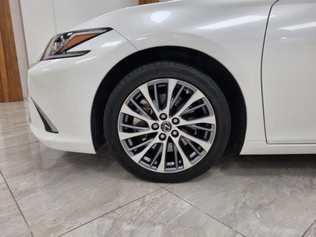 Image for 2021 Lexus ES 300h SUNROOF 