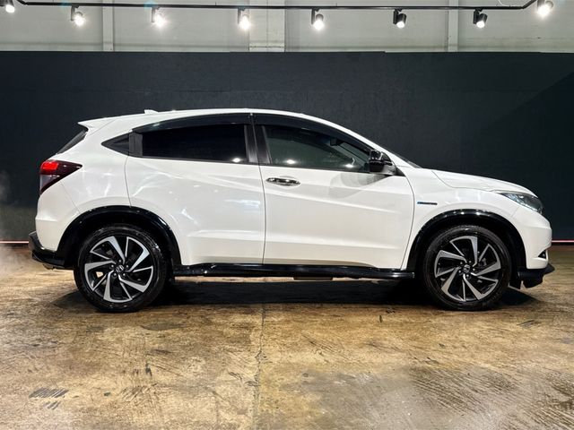 Image for 2017 Honda Vezel RS EDITION - BLACK HALF LEATHER SEATS - PADDLE SHIFT - CRUISE CONTROL - REAR CAMERA - FACTORY ALLOYS - HEATED SEATS