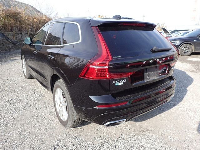Image for 2018 Volvo XC60 2.0 D4 MOMENTUM PLUS DIESEL AUTOMATIC **PAN ROOF** // MASSIVE SPEC // HALF LEATHER // APPLE CARPLAY // PRO MEDIA // REVERSING CAMERA // CRUISE CONTROL // LANE ASSIST // COLLISION WARNING SYSTEM