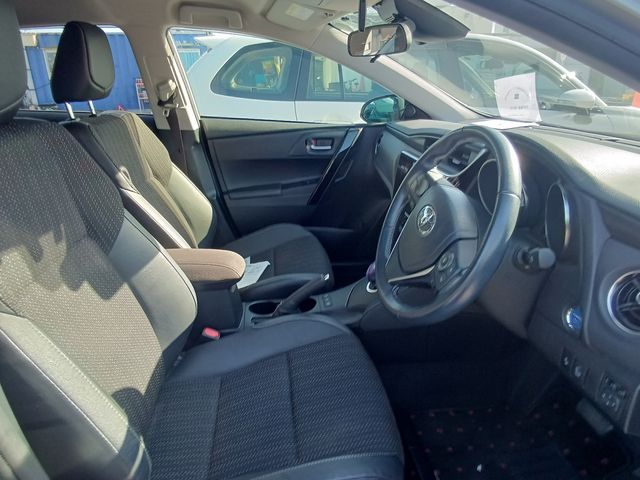 Image for 2016 Toyota Auris Hybrid