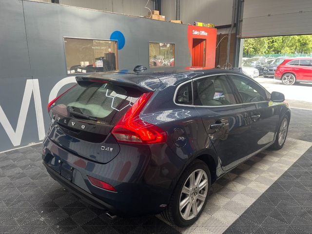 Image for 2019 Volvo V40 2019 VOLVO V40 D4 INSCRIPTION 2.0 AUTOMATIC / CRUISE CONTROL / REVERSE CAMERA / ELECTRIC MEMORY & HEATED SEATS / PADDLE SHIFTERS AND MORE