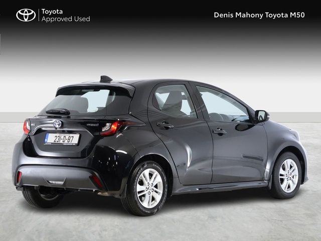 Image for 2023 Toyota Yaris Luna Hybrid