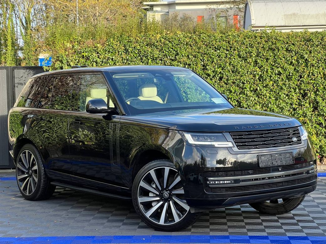 Image for 2025 Land Rover Range Rover P460e 3.0 HYBRID // PANORAMIC SUNROOF // MERIDIAN SOUND SYSTEM // ADAPTIVE AIR SUSPENSION // VARIOUS OFF-ROAD DRIVING MODES