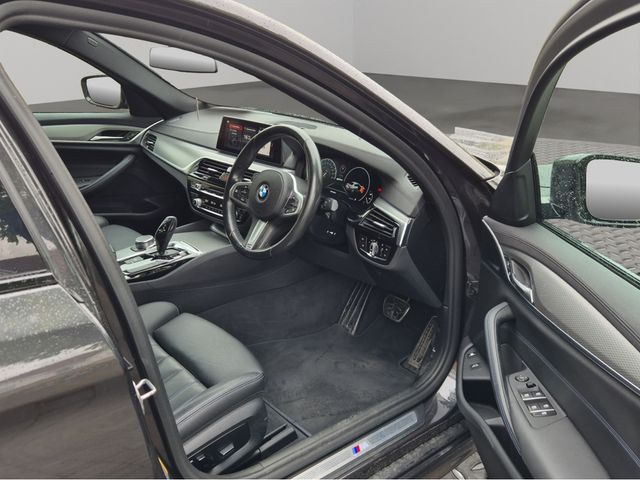 Image for 2019 BMW 5 Series 530e M SPORT AUTO * SOPHISTO GREY / BLACK DAKOTA LEATHER * ONLY 24K MILES * BMW SERVICE RECORD * 19" ALLOYS * PRIVACY GLASS * HEATED SPORTS SEATS * SAT NAV * 