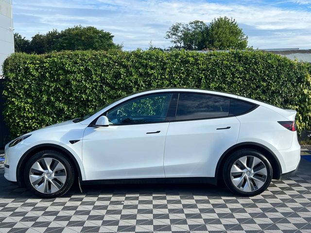 Image for 2023 Tesla Model Y RWD // PANORAMIC SUNROOF // 5 HEATED SEATS // TESLA AUTOPILOT