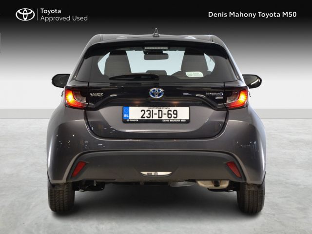 Image for 2023 Toyota Yaris Hybrid Luna