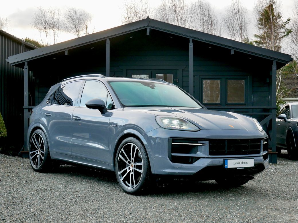 Image for 2025 Porsche Cayenne V6 E-HYBRID HIGH SPEC, BURMESTER, LED LIGHTS, REAR AXLE STEERING, AIR SUSPENSION, SPORT CHRONO
