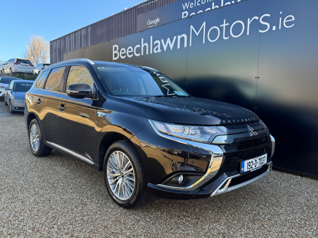 Image for 2019 Mitsubishi Outlander 2.4 PHEV 4WD INTENSE 5DR // VERY LOW MILEAGE // EXCELLENT CONDITION // DOCUMENTED SERVICE HISTORY // PRIVACY GLASS, REVERSE CAMERA AND CRUISE CONTROL // 