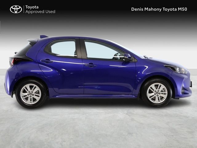 Image for 2025 Toyota Yaris Luna Hybrid