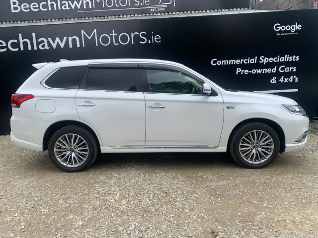 Image for 2020 Mitsubishi Outlander 2.4 PHEV 4WD AUTO // 2 YEARS NCT // LOW MILEAGE // STUNNING EXAMPLE // HALF LEATHER / ALCANTARA SEATS, REVERSE CAMERA AND ELECTRIC TAILGATE // 