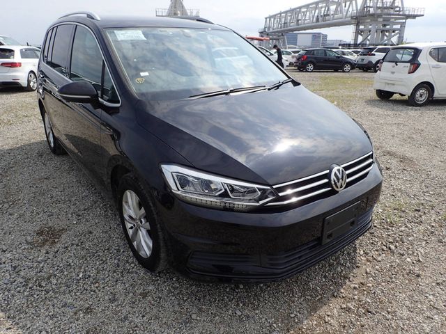 Image for 2018 Volkswagen Touran 7 SEATER=1.4 TSI COMFORTLINE PRO PLUS PETROL AUTOMATIC // REVERSING CAMERA // CRUISE CONTROL // LANE ASSIST // TOP SPEC // UPGRADED ALLOYS // FOGS // VW MATRIX LIGHTING // FULL PRIVACY PACK