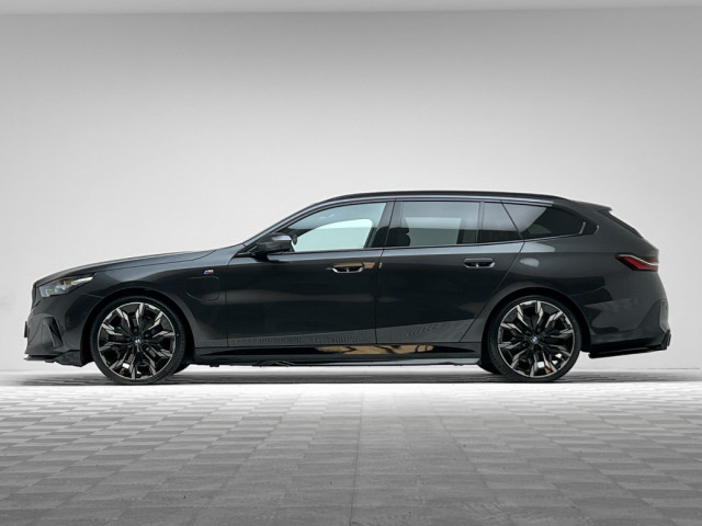 Image for 2025 BMW 5 Series 530E TOURING M SPORT