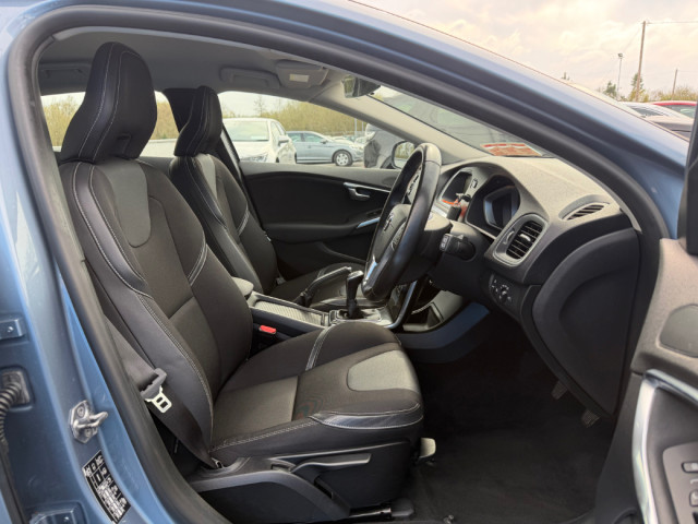 Image for 2016 Volvo V40 2.0 D2 Momentum 120BHP * BLUETOOTH / PARKING SENSORS * 