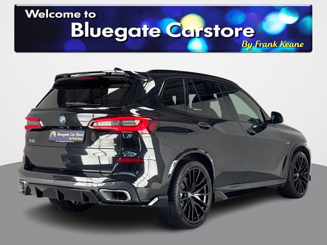 Image for 2022 BMW X5 XDRIVE45E M SPORT**PERFORMANCE KIT**NEW 22"ALLOYS**BLACK LEATHER INTERIOR**REVERSE CAMERA**PARKING SENSORS**DUAL CLIMATE CONTROL**APPLE CARPLAY**ELECTRIC TAILGATE**FINANCE AVAILABLE**