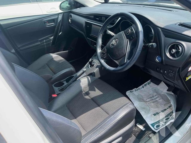 Image for 2017 Toyota Auris HALF BLACK LEATHER - FACTORY ALLOYS - REVERSE CAMERA