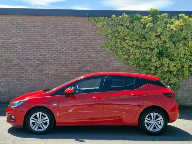 Image for 2018 Vauxhall Astra 1.6 CDTI DESIGN FINANCE AVAILABLE