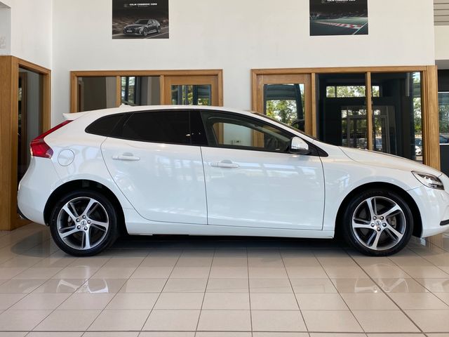 Image for 2017 Volvo V40 D4 Momentum Auto