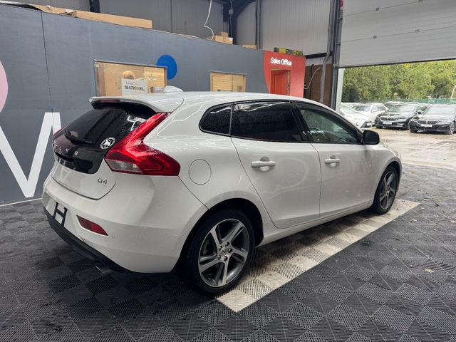 Image for 2017 Volvo V40 2017 VOLVO V40 D4 MOMENTUM 2.0 AUTOMATIC / CRUISE CONTROL / PARKING CAMERA / ELECTRIC MEMORY & HEATED SEATS / PADDLE SHIFTERS AND MORE