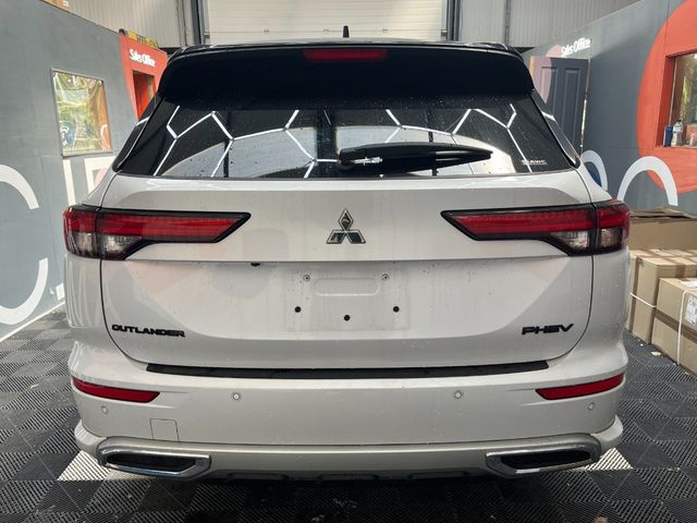Image for 2023 Mitsubishi Outlander 2023 MITSUBISHI OUTLANDER PHEV P 2.4 AUTOMATIC / CRUISE CONTROL / PARKING CAMERA / ELECTRIC MEMORY & HEATED SEATS / HEATED STEERING WHEEL / PADDLE SHIFTERS / 7 SEATS OPTION AND MORE