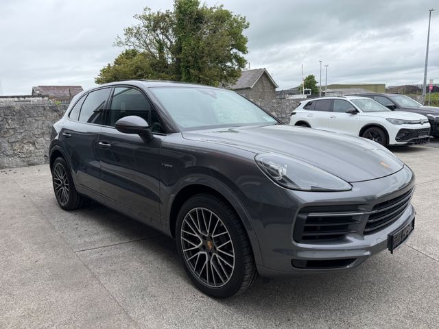 Image for 2023 Porsche Cayenne CAYENNE ESTATE E-HYBRID 5DR TIPTRONIC S 519 BHP
