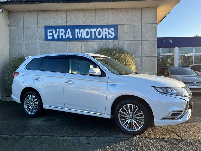 Image for 2021 Mitsubishi Outlander G 4WD PLUS HYBRID PLUG-IN AUTOMATIC 2.4 PETROL //HIGH SPEC//HALF LEATHER HEATED ELECTRIC SEATS//HEATED STEERING WHEEL//KEYLESS ENTRY//