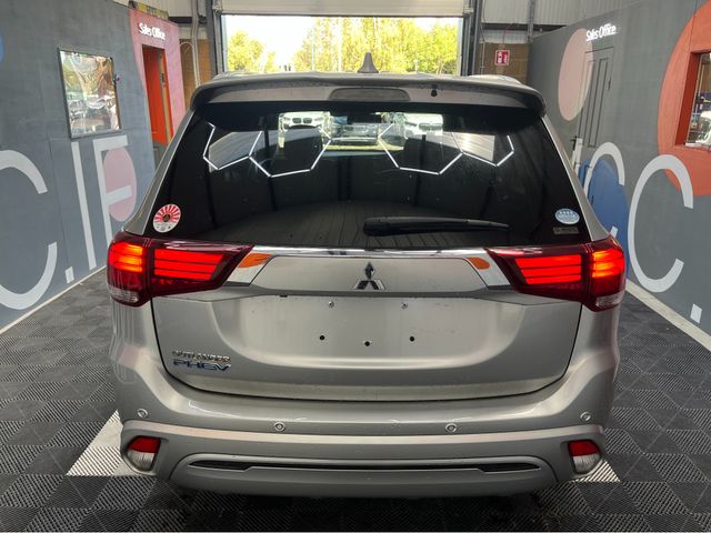 Image for 2020 Mitsubishi Outlander 2020 MITSUBISHI OUTLANDER PHEV 2.4L HYBRID / 48K KMS / ADAPTIVE CRUISE CONTROL, HEATED SEATS, REVERSE CAMERA & MORE