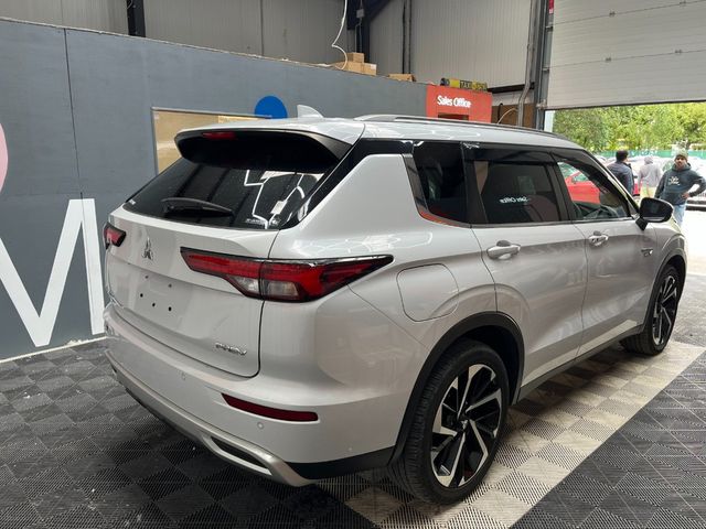 Image for 2023 Mitsubishi Outlander 2023 MITSUBISHI OUTLANDER PHEV G 2.4 AUTOMATIC / CRUISE CONTROL / 360 CAMERA / ELECTRIC MEMORY & HEATED SEATS / PADDLE SHIFTERS AND MORE