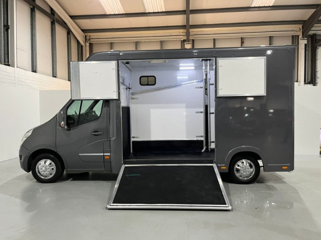 Image for 2015 Renault Master Stallion Fit Horsebox 
