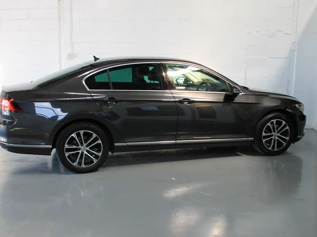 Image for 2018 Volkswagen Passat Highline 1.6tdi M6F 120HP 4DR