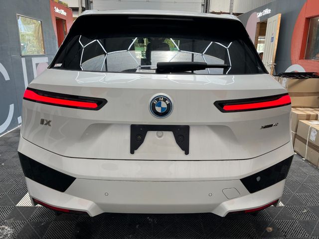 Image for 2022 BMW iX 2022 BMW IX AUTOMATIC / CRUISE CONTROL / PARKING CAMERA / ELECTRIC MEMORY & HEATED SEATS / PANORAMIC SUNROOF / HEATED STEERING WHEEL / APPLE CARPLAY AND MORE