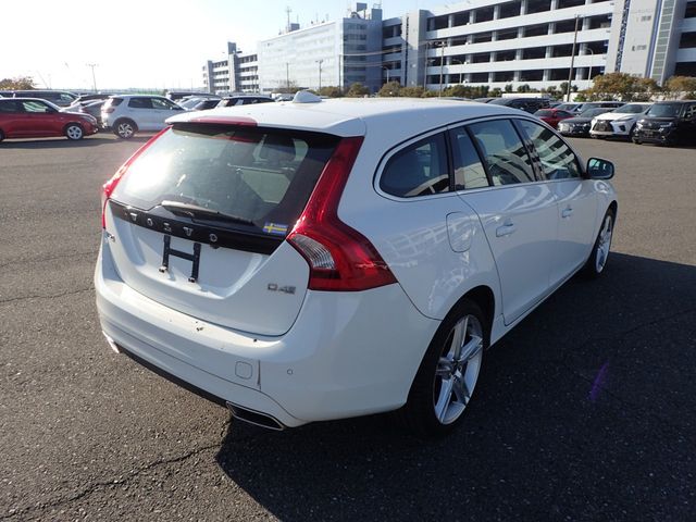 Image for 2018 Volvo V60 2.0 D4 SE LUXURY PLUS 190 BHP DIESEL AUTOMATIC // *PAN ROOF* // FULL HEATED LEATHER // REVERSING CAMERA // CRUISE CONTROL // LANE ASSIST // COLLISION WARNING SYSTEM // UPGRADED SPORT ALLOYS