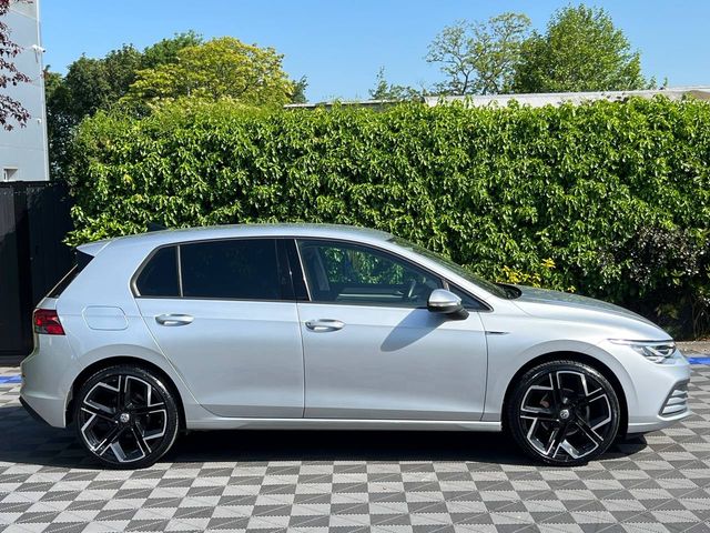 Image for 2023 Volkswagen Golf R-LINE PACK 1.0 TSI AUTO // NEW 19" DIAMOND CUT ALLOYS // APPLE CARPLAY/ANDROID AUTO // DIGITAL CLUSTER