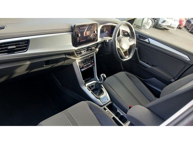 Image for 2024 Volkswagen T-Roc LIFE 2.0 TDI M6F 116HP **REAR VIEW CAMERA, APP CONNECT, WINTER PACK**