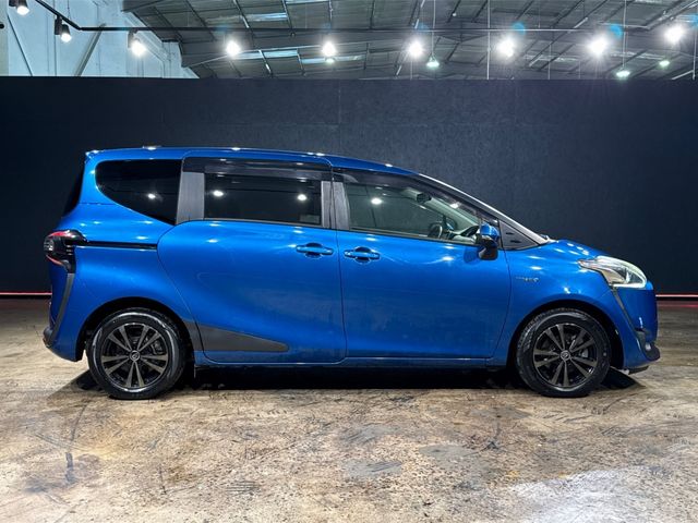 Image for 2017 Toyota Sienta 1.8 HYBRID G EDITION - 7 SEATER - HEATED SEATS - 15'' FACTORY ALLOYS - DUAL AUTO SLIDING DOORS - PUSH BUTTON START/STOP - REAR CAMERA