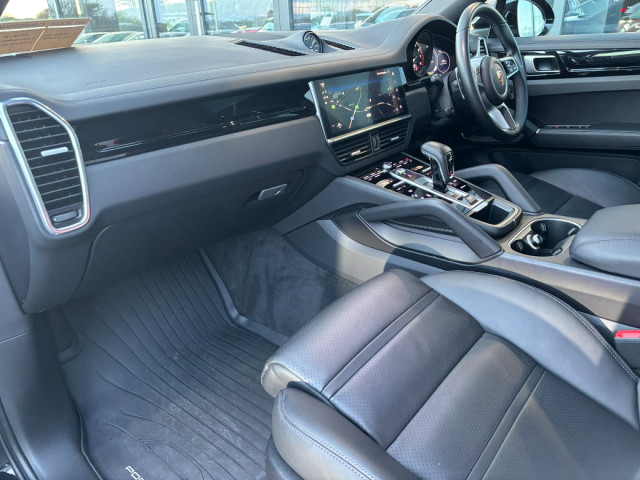 Image for 2022 Porsche Cayenne Coupe 3.0 V6 e-hybrid 