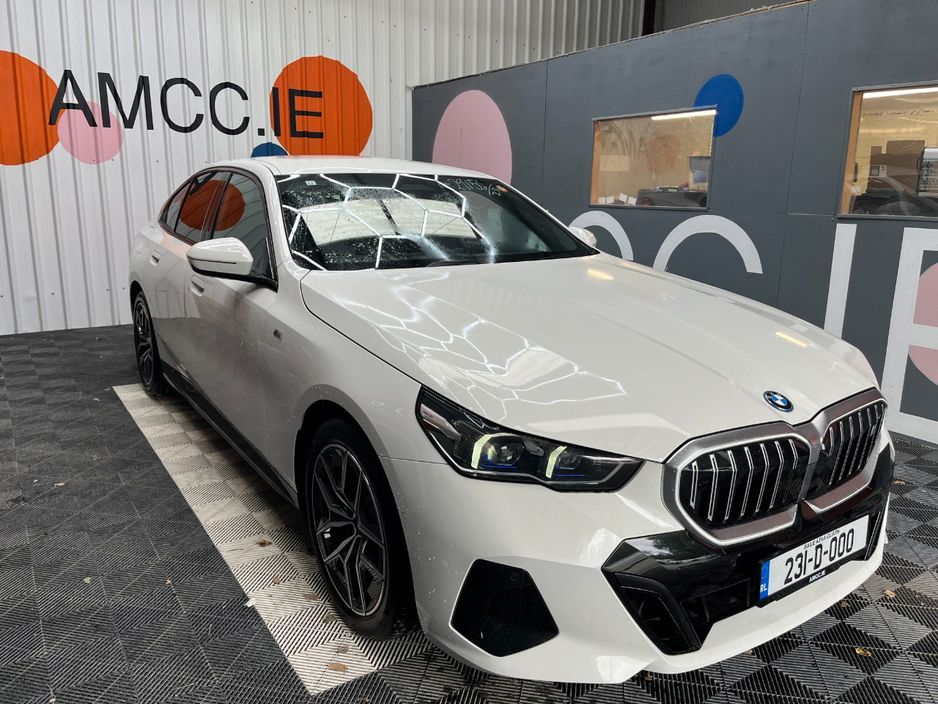 Image for 2023 BMW i5 2023 BMW I5 EDRIVE40 M-SPORT AUTOMATIC / CRUISE CONTROL / PARKING CAMERA / ELECTRIC MEMORY & HEATED SEATS / PADDLE SHIFTERS / AMBIENT LIGHTS / HEATED STEERING WHEEL / HEATED REAR SEATS AND MORE