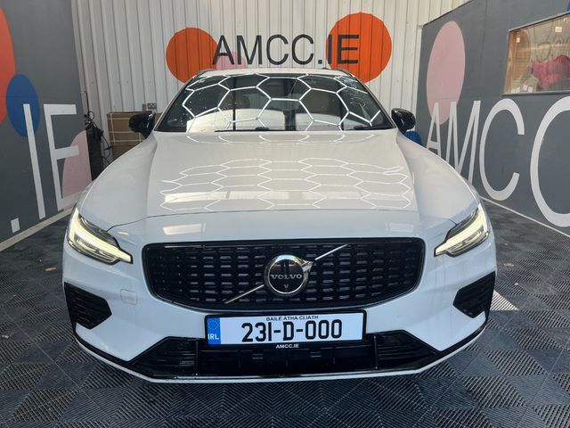 Image for 2023 Volvo V60 2023 VOLVO V60 4WD RECHARGE ULTIMATE T6 AWD PLUG-IN AUTOMATIC/ CRUISE CONTROL / 360 CAMERA / ELECTRIC MEMORY & HEATED SEATS / HEATED STEERING WHEEL / APPLE CARPLAY / PANORAMIC SUNROOF AND MORE
