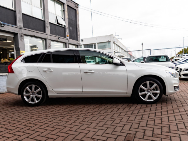 Image for 2018 Volvo V60 2.0D4 SE LUXURY DELUXE 5DR ESTATE AUTOMATIC // MINT CONDITION WITH ONLY 96, 000 KMS // BUY WITH CONFIDENCE AA AND SIMI APPROVED DEALER 2025 // FINANCE ARRANGED // ALL TRADE INS WELCOME // 