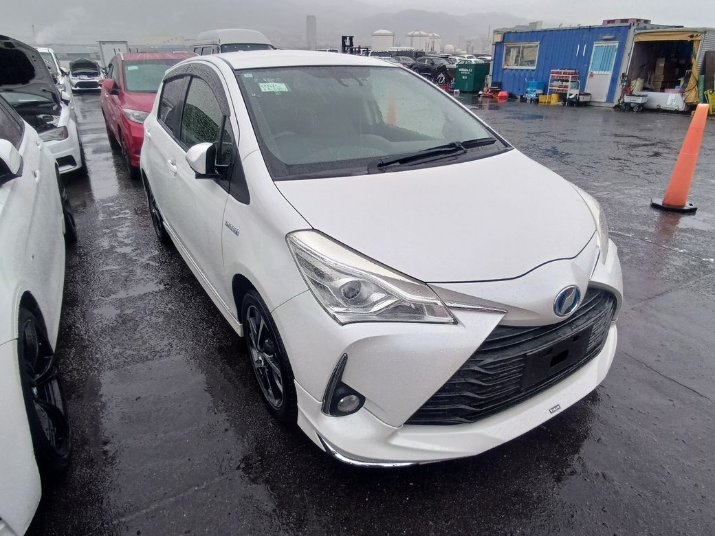 Image for 2017 Toyota Yaris Hybrid Sport 