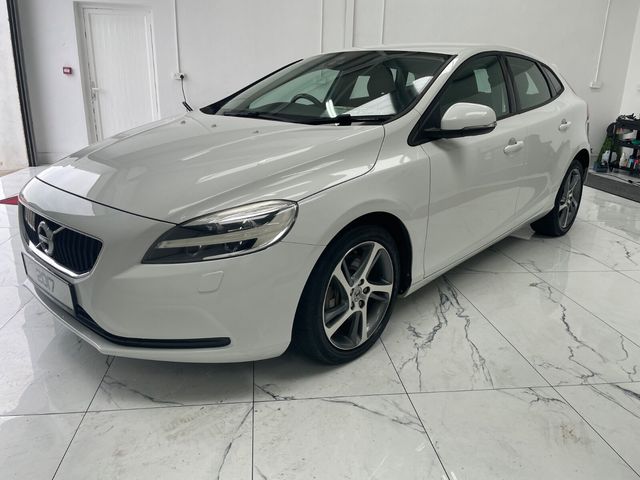 Image for 2017 Volvo V40 D2 (120hp) R-Design