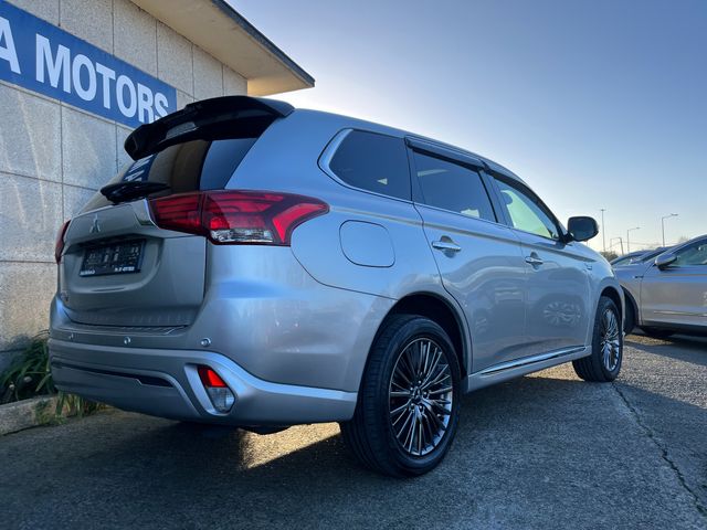 Image for 2021 Mitsubishi Outlander S EDITION AUTOMATIC HYBRID PHEV 2.4 PETROL //MASSIVE SPEC//SUNROOF//FULL LEATHER HEATED ELECTRIC SEATS//ADAPTIVE CRUISE CONTROL//